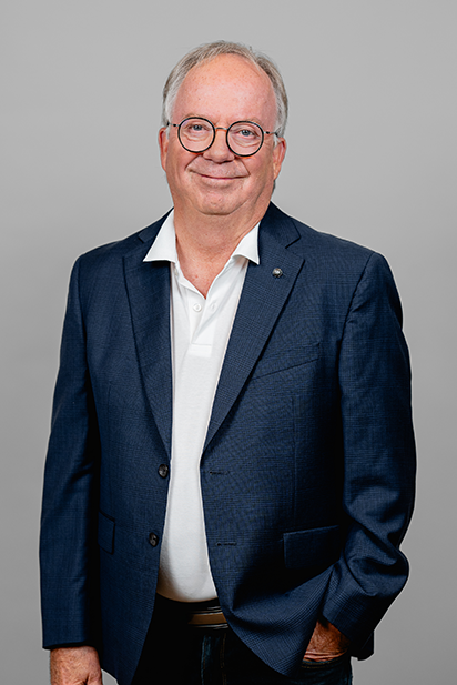 <p>Claude <strong>Lafrance</strong></p>
